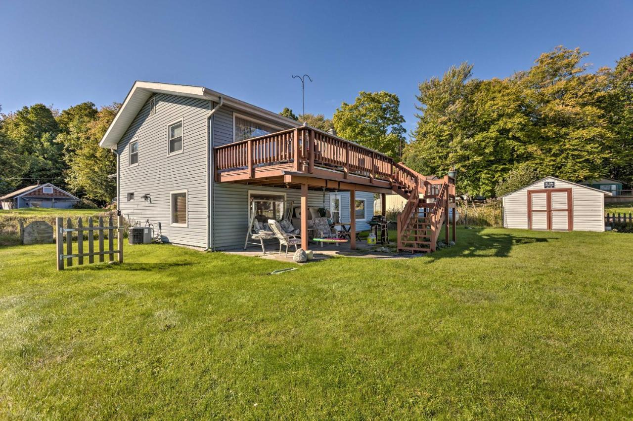 Lakefront Ludington Retreat With Kayaks And Fire Pit! Villa Luaran gambar